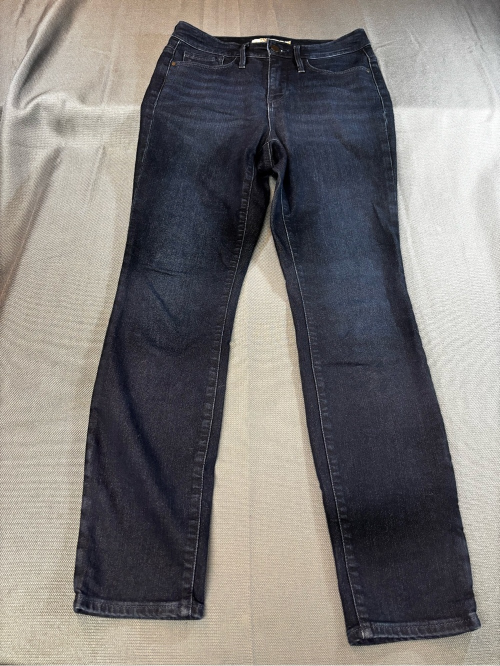 Athleta women’s jeans size 6 Sculptek, dark wash, skinny stretch denim.